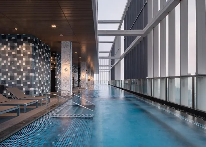 Walk To Bts L Fully Furnish L Pool And Suana Apartamento *