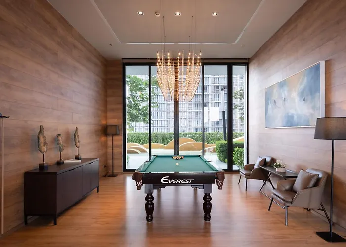 Walk To Bts L Fully Furnish L Pool And Suana Apartamento